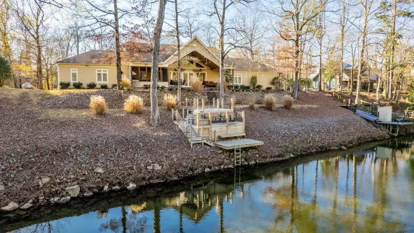 Luxury Retreat on Little Mo River, Fish From Private Docks, Kayaking, Serenity - Image 1