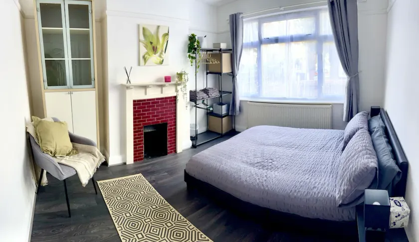 Modern four bedroom semi-detached house with off street parking 8 min drive to Wembley stadium, 5 miles to Central London - Image 1