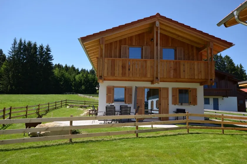 Chalet Waldromantik with sauna, Swedish stove, quiet location on the edge of the forest, lake and mountain view - Image 1