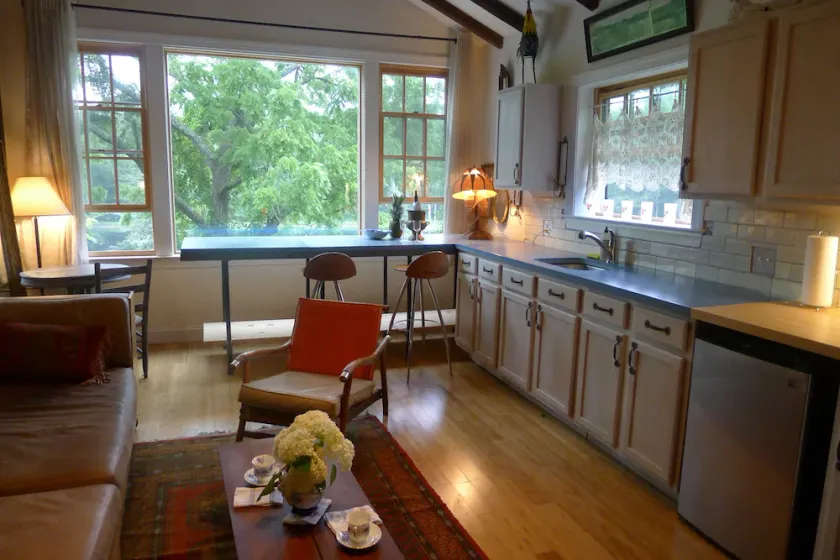 Yaffa's Blue Heron Farm - Charming, lake side barn in Bucks County - Image 1