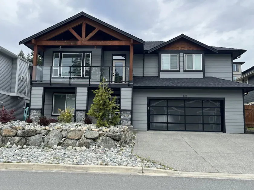 Hot tub, Pet Friendly + Monthly Discounts! Trails Nearby! - Image 1