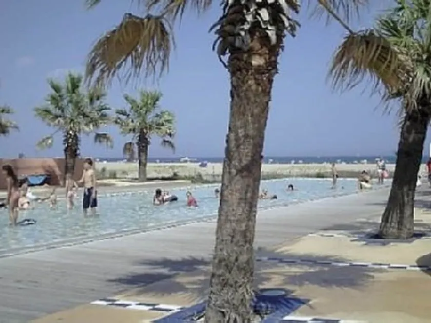bord de plage piscine wifi et parking privée - Image 1