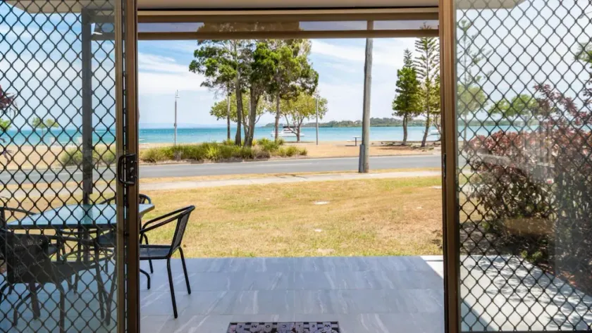 Uninterruped Waterviews - Image 1