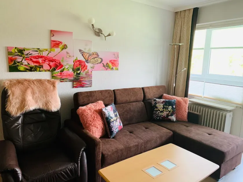 Apartment with loggia in a quiet complex, about 10 minutes walk to the - Image 1