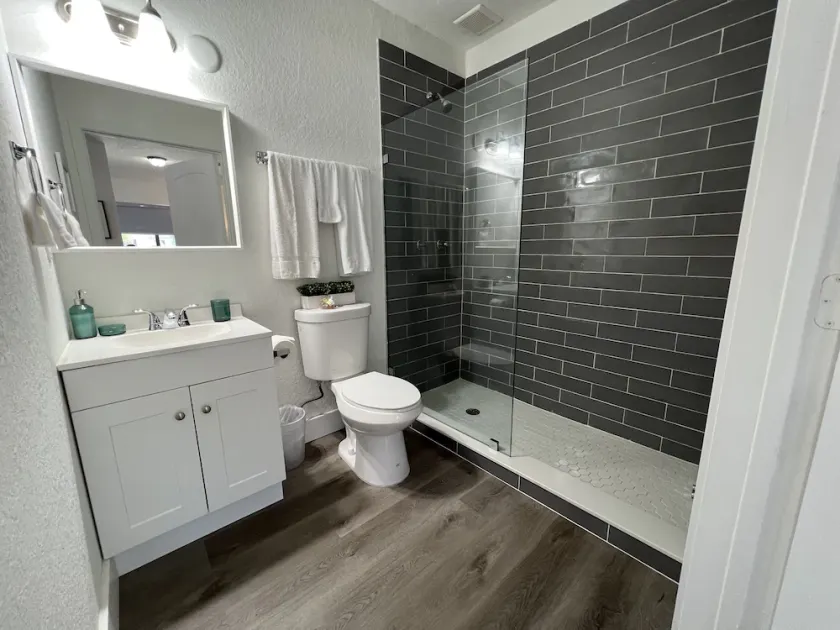  Renzzi Wynwood Apartments - Image 1