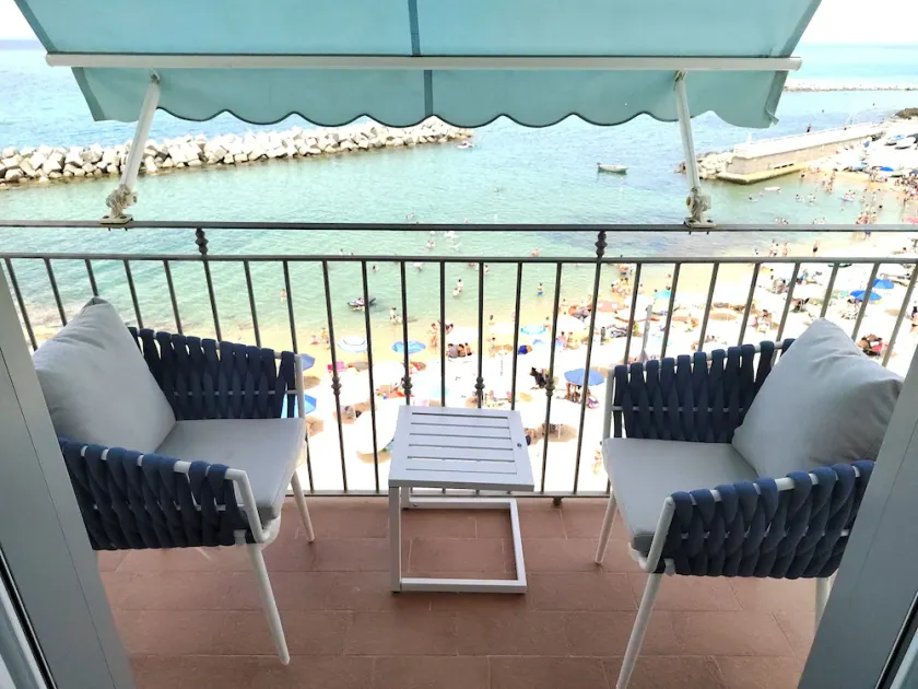 Apartment on the Sea 3 - Image 1