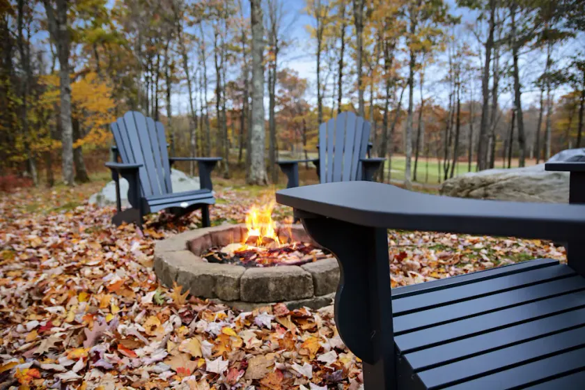 Close to everything!~GAME ROOM~FIRE PIT & HOT TUB~Dogs OK! Lake Access & Dock! - Image 1