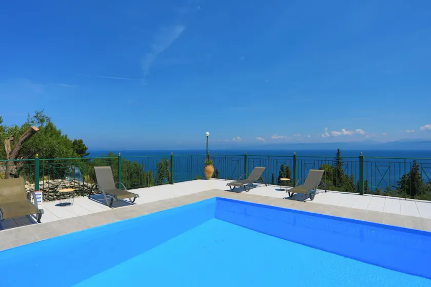 Antigoni Villa Tria: impresionantes vistas, piscina compartida - Image 1