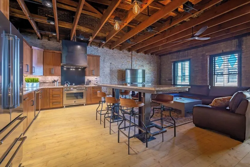 Loft moderne rénové à Dowtown Morganton avec charme original des années 1900! - Image 1
