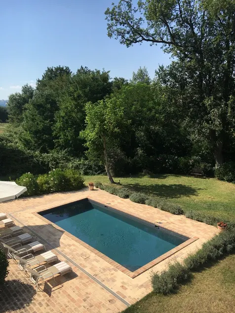 Beautifully renovated, modern, 1 bedroom apartment with swimming pool - Image 1
