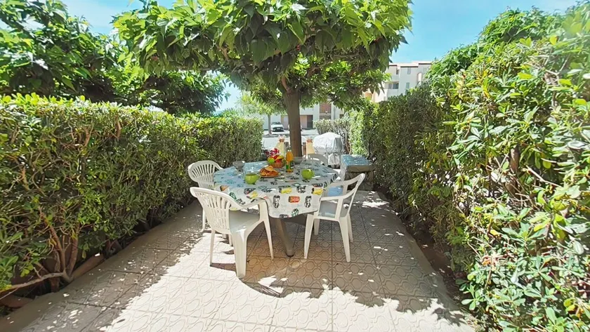 T2 ground floor apartment with terrace - Image 1