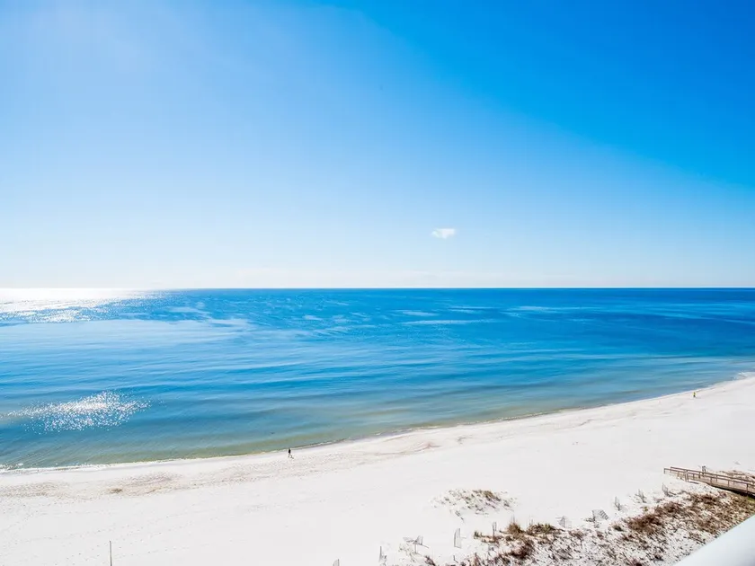 Beachfront condo with Gulf view balcony pools hot tubs & gym access - Image 1