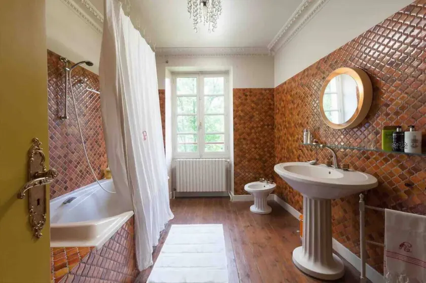 Rummelig fransk villa på en flod, unikt feriehus til familie og venner - Image 1