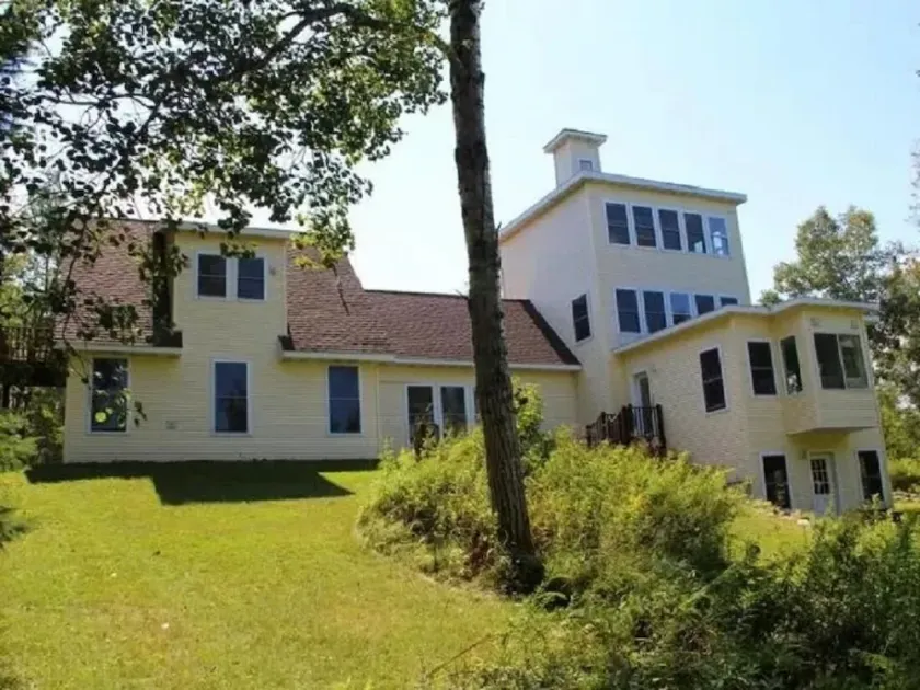 Custom Craftsman home. 20 Miles from Downtown Duluth. - Image 1