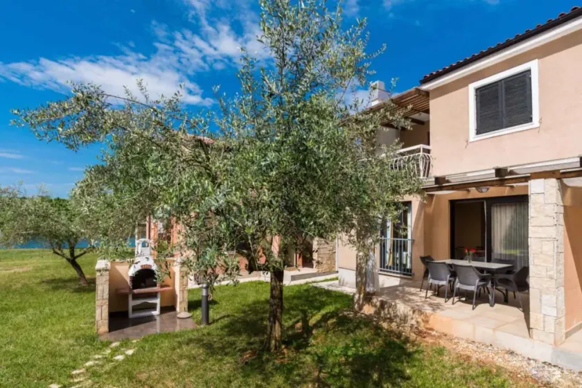 Holiday apartment with pool and Wi-Fi - Image 1