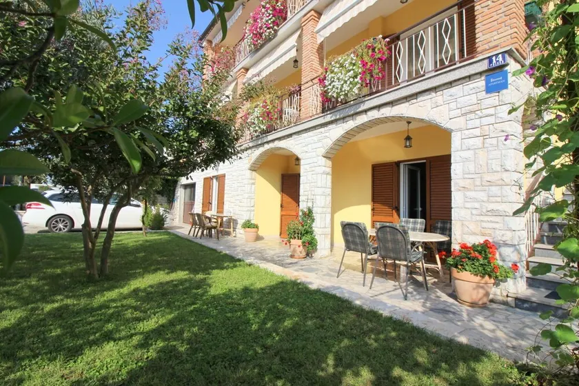 5 persons, near the sea and city center, with barbecue and private parking - Image 1