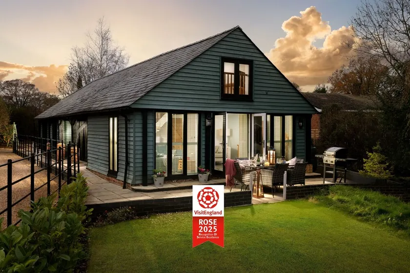 Award-winning barn conversion offering spacious accommodation near South Downs National Park. - Image 1
