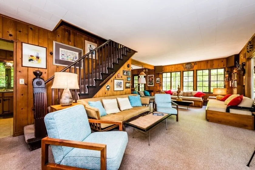 Forested Hilltop Home Perched ovanför Lake Michigan med privat strand! - Image 1