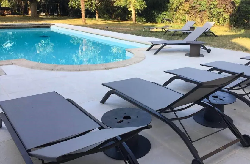 Spendid property with wooded park, swimming pool. 19 beds spread over two houses - Image 1