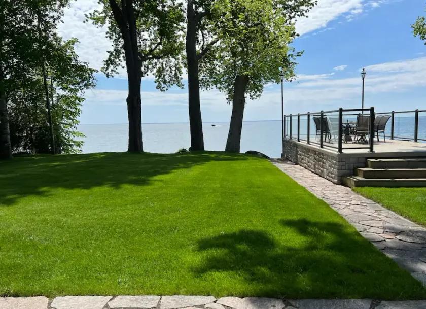 Lake Simcoe Water Front Cottage - Image 1