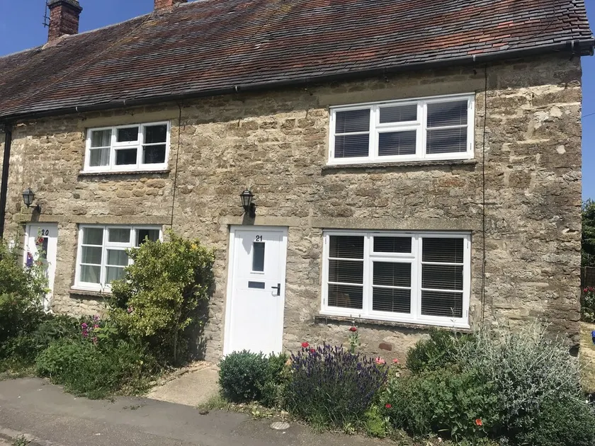 Cottage on the Green - Image 1