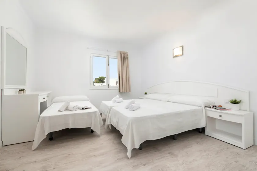 HOSTAL TALAMANCA HAB. TRIPLE - Friendly hostel recently refurbished just a stone's throw f - Image 1