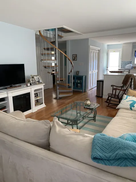 Blissful Bayside Retreat - Image 1