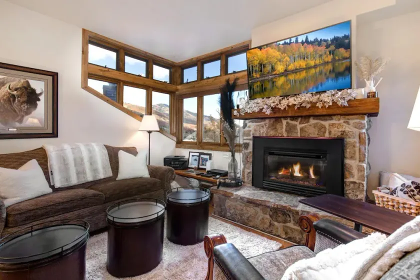 KBM Resorts In the Heart of Old TownWalk to Main St. Easy access shuttle to PCMR or DV Resorts Private Hot Tub POA-504b - Image 1
