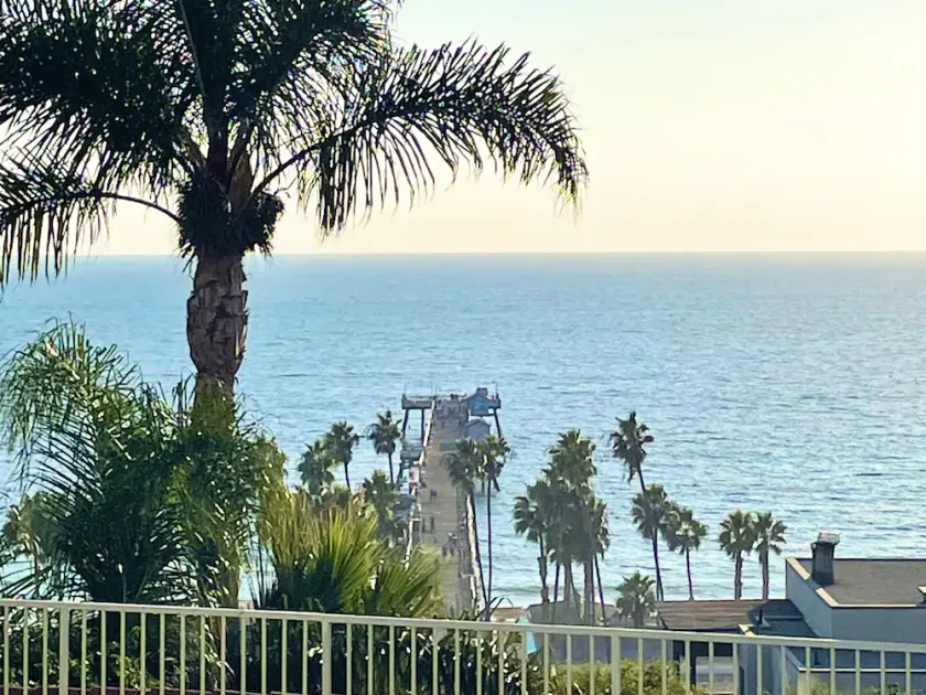 Rare 1BR / 2BA Ocean View Condo with Full Kitchen & Living Room.  Walk to Pier - Image 1