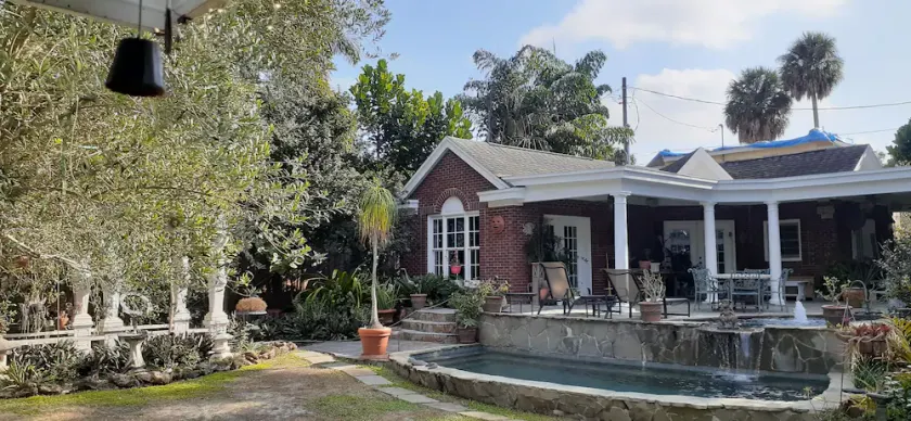 Quiet Garden Retreat Downtown Orlando - Private Apartment, Shared Pool and Patio - Image 1