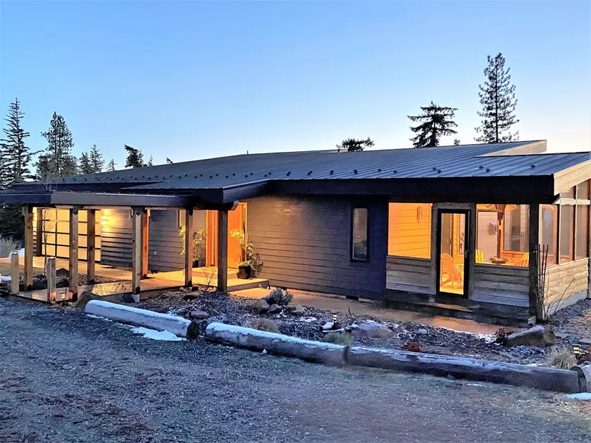 Modern Mountain View Getaway - 26 Acres - Image 1