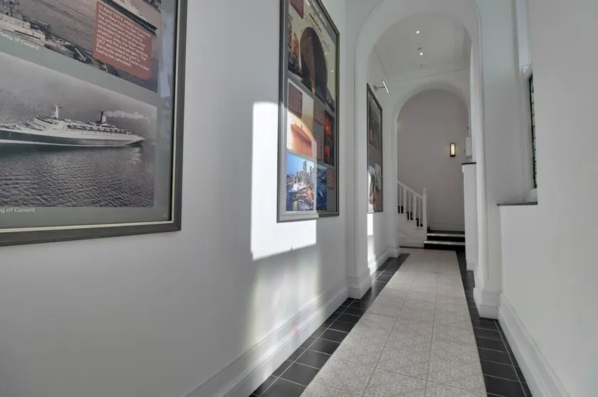 QE2 Loft Apartments - Image 1