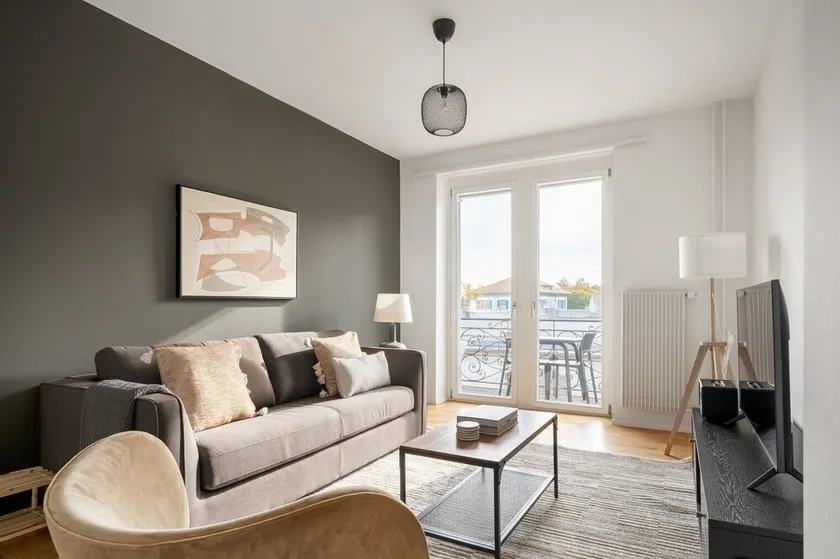 Sunny Horgen 2.5 Room w/ Storage, 3 min to Market, by Blueground - Image 1