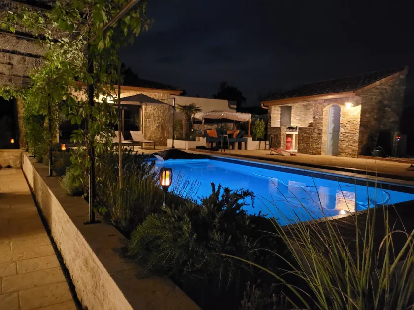 Vacation home with private swimming pool Rates for up to 8 people for up to 10 with extras - Image 1