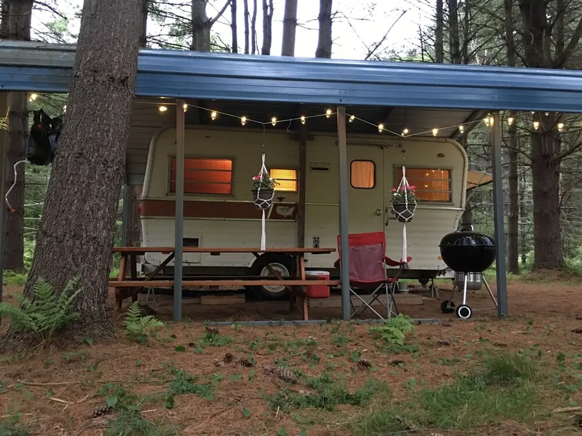 Kettle Creek Fishing - 15’ Vintage Camper Stay on Private property Creek Access - Image 1