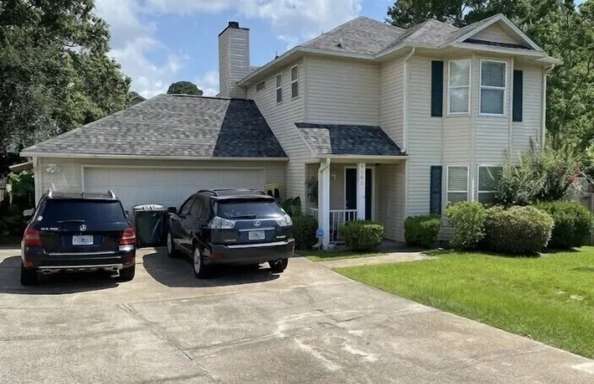 SPACIOUS HOME NEAR DOWNTOWN & BEACHES! PETS OKAY, SLEEPS 8 + - Image 1
