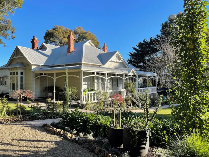 HEALESVILLE GETAWAY - Image 1