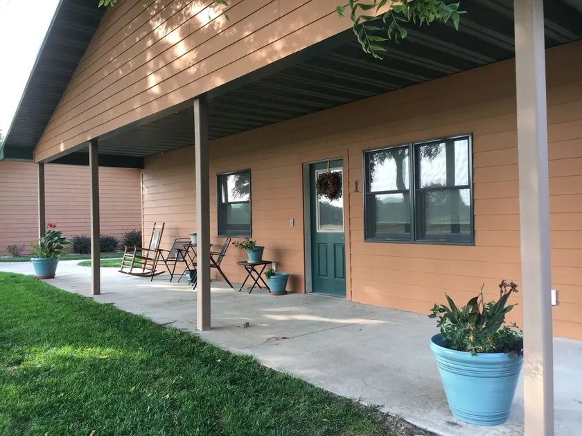 Luxury Family-Sized Central KS Cabin - Image 1