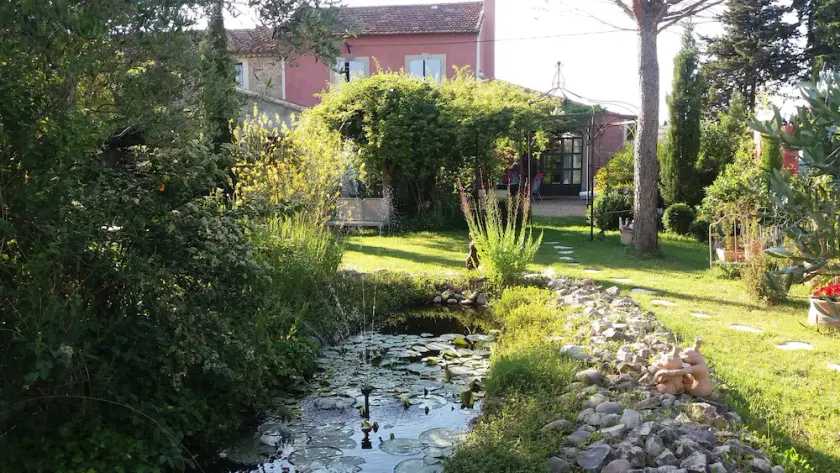 Schuppen mit Charme, Schwimmbad und idyllischen Garten am Fuße des Luberon renoviert - Image 1