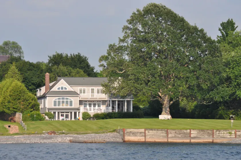 Luxury home on Lake Champlain, with pool, hot tub, kayaks, and much more - Image 1
