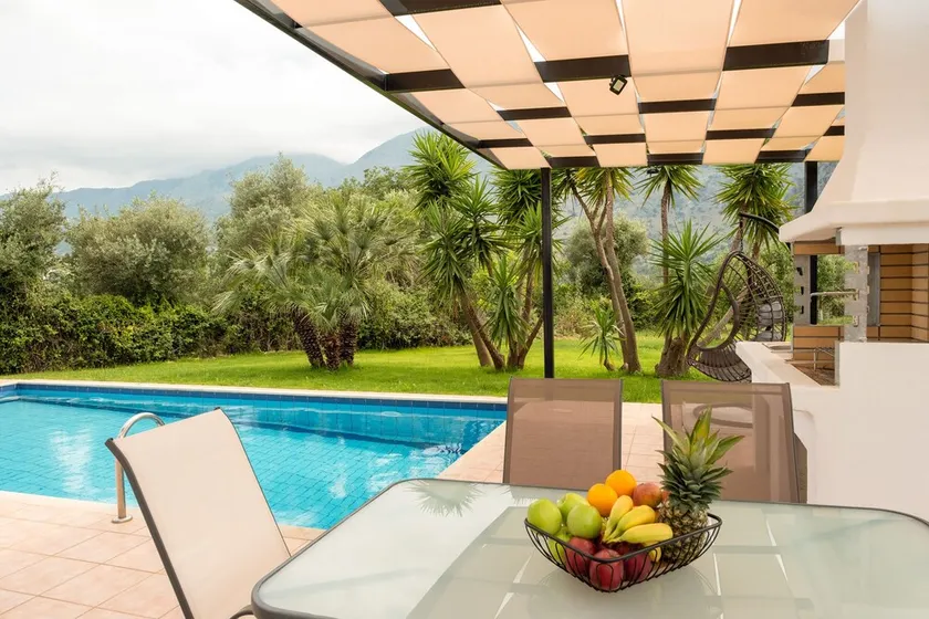 Kournas-Sleeps8-Parking-Garden-Pool-PetFriendly - Image 1