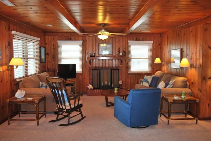 The Lee Cottage 3 Bedroom Home by RedAwning - Image 1