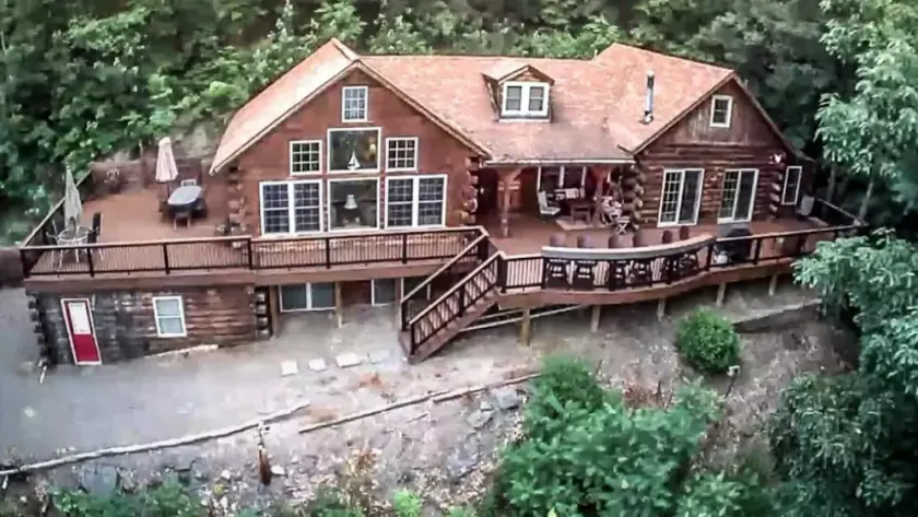 Luxuriöse Blockhütte im Wald am Keuka Lake mit Prvt Dock & Lake Front - Image 1