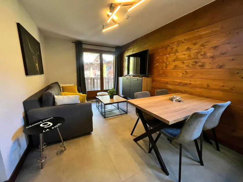 Appartement rénové avec piscine à Samoëns - Image 1