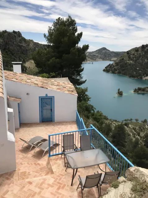 Stunning Lakeside House in the Sierra de Castril Natural Park - Image 1