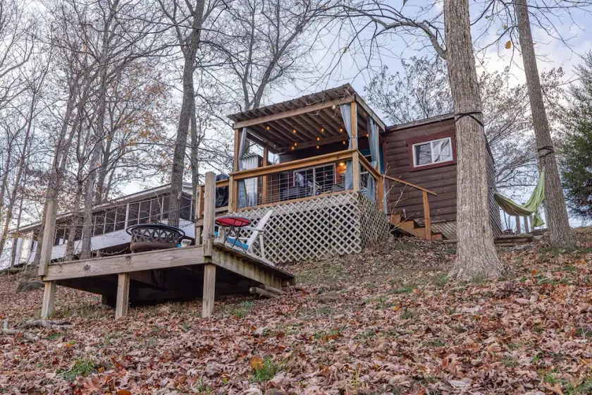 Little Moon Tiny Lakefront Cabin - Image 1