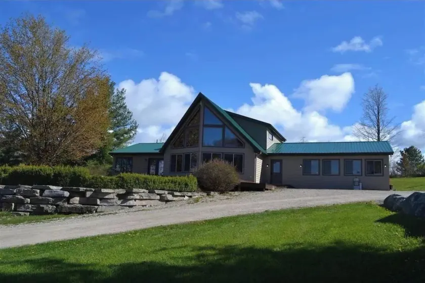 Lake Charlevoix View- 10 Acre  Private Retreat, Sleep from 2- 8 persons. - Image 1