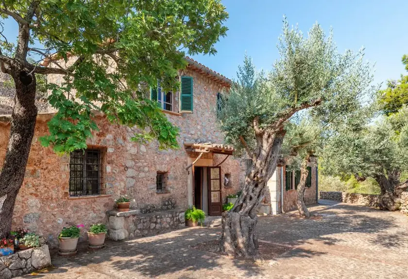 Incantevole villa totalmente attrezzata con terrazza e giardino | Vista sul giardino | Adatta per il telelavoro - Image 1