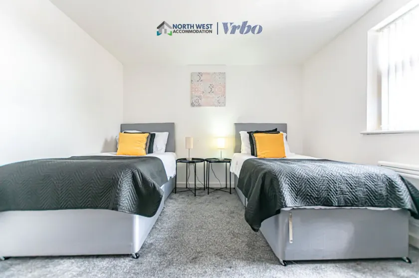 Contractor/Corporate Stays – Full Amenities, Near Liverpool and Warrington - Image 1
