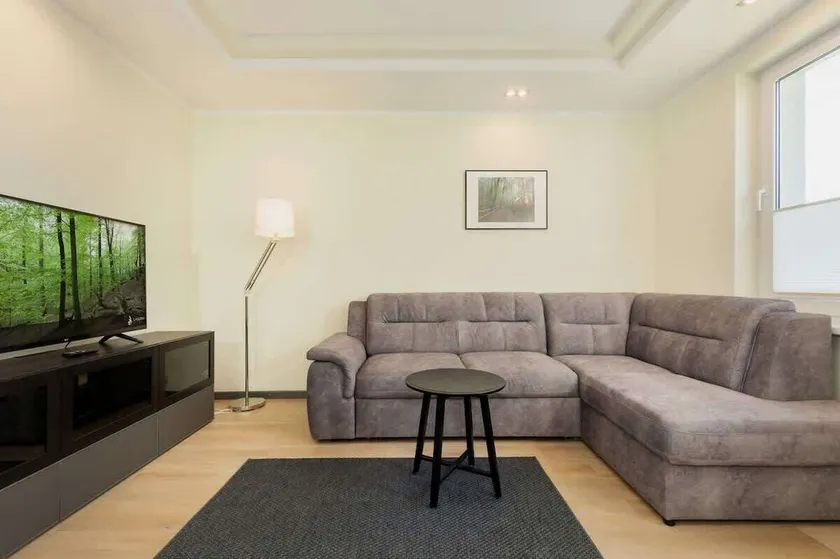 Spacious House with Garden | Parking | For 14 Persons - Image 1